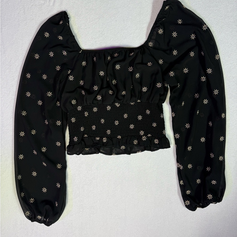 Chic Black Star Patterned Blouse - Picture 4 of 4